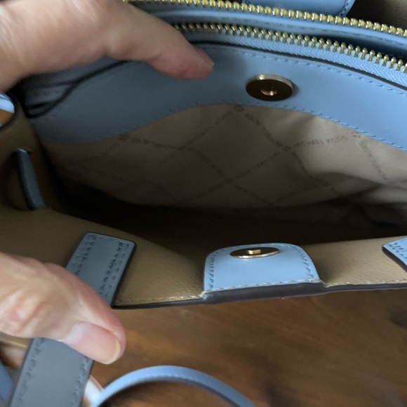 NWT!! Michael Kors Emilia Small Crossbody Satchel. - Picture 5 of 10